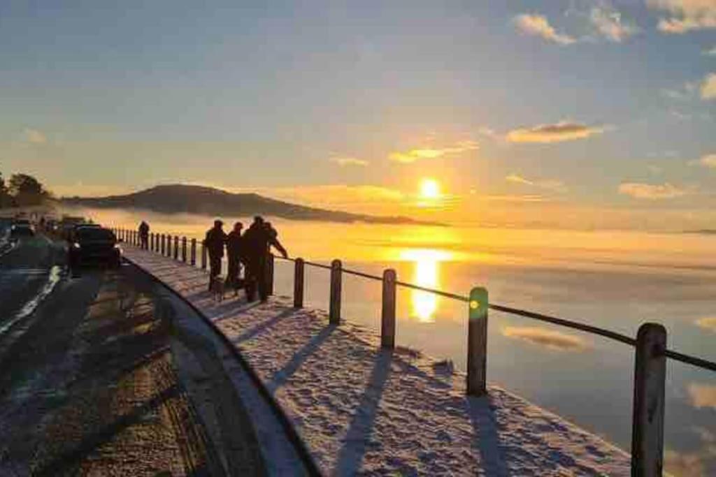Watersedge Retreat, Views, Sunsets, Dogs Welcome Sandside  Esterno foto